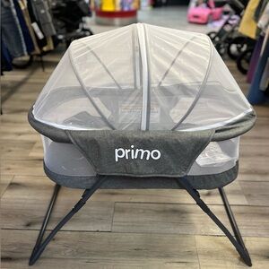 Primo Cocoon Deluxe Folding Indoor & Outdoor Travel Bassinet.